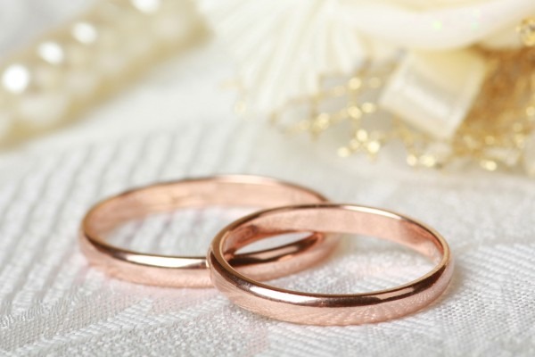 Rose gold wedding rings