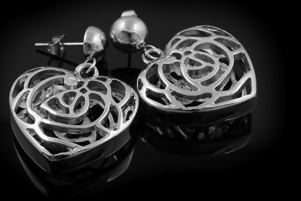 Does Stainless Steel Jewelry Turn Your Skin Green?
